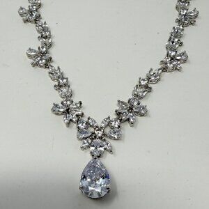 Bridal Cubic Zirconia Floral & Leaf Tear Drop Stone Bridal Necklace Silver Tone